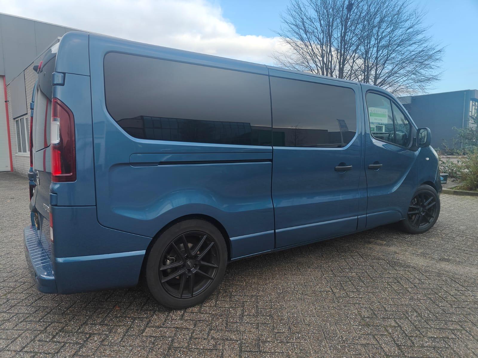 Sunrise Autoglas service bus – schuin aanzicht